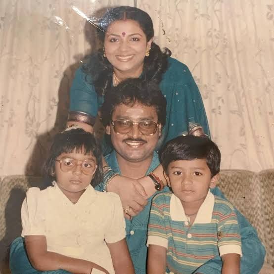Bhagyaraj Family: மனைவி மீது அப்படியொரு காதல்... மகள், மகன் என்றால் உயிர்! பலரும் பார்த்திடாத பாக்யராஜ் ஃபேமலி போட்டோஸ்! | Times Now Tamil