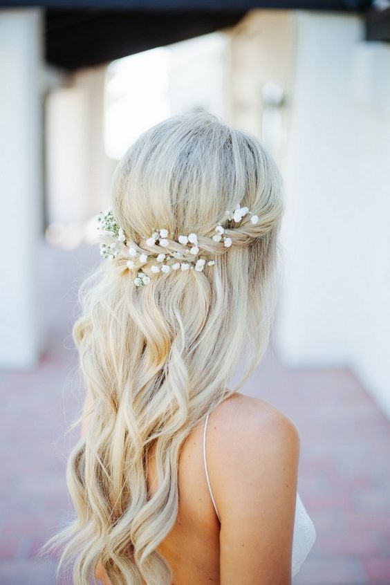 Pretty bridal bun with baby breath flowers for an Indian wedding. See more  on wedmegood.com #wedmegood #… | Bridal hair buns, Wedding hairstyles,  Indian hairstyles