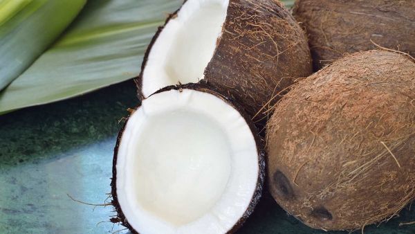 coconut-cooking-oil-food-and-drink-coco-close-up-medium-kb0e6npb