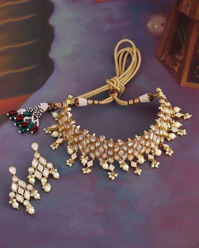 udaipur-faux-pearls-and-kundan-gems-necklace-set-1-vmjai41596-ms-20190829-5529-1ge11pi-k0w6kphv